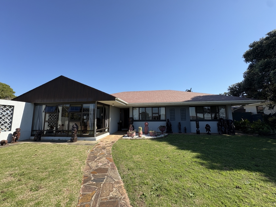 4 Bedroom Property for Sale in Nahoon Beach Eastern Cape